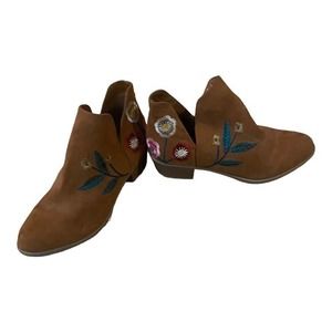 INDIGO Rd. Womens‎ size 6 Tan Embroidered Flowers Slip-On Fashion Ankle Boots